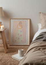 Cuadro decorativo de estilo minimalista y tonos_pastel colocado en dormitorio, ilustración femenina pastel con flores, modelo Me quiero