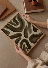 Cuadro decorativo de estilo orgánico y abstracto colocado en salón, estampado animal abstracto en tonos cacao, modelo Animal Print Cacao