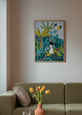 Farbiges illustriertes Wandbild mit Frau beim Spaziergang in einem Gewächshaus voller Pflanzen und Blumen, von Bea Muller. Erhältlich auf kudeko.com
