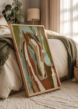 Cuadro decorativo de estilo orgánico y ilustración colocado en salón, retrato abstracto de caballo en tonos tierra, modelo Abstract Horse Portrait