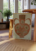 Cuadro decorativo de estilo orgánico y ilustración colocado en salón, jarrón floral rústico en terracota, modelo Rustic Floral Vase