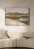 Cuadro decorativo de estilo orgánico y minimalista colocado en salón, paisaje sereno en acuarela, modelo Calm Watercolor Landscape