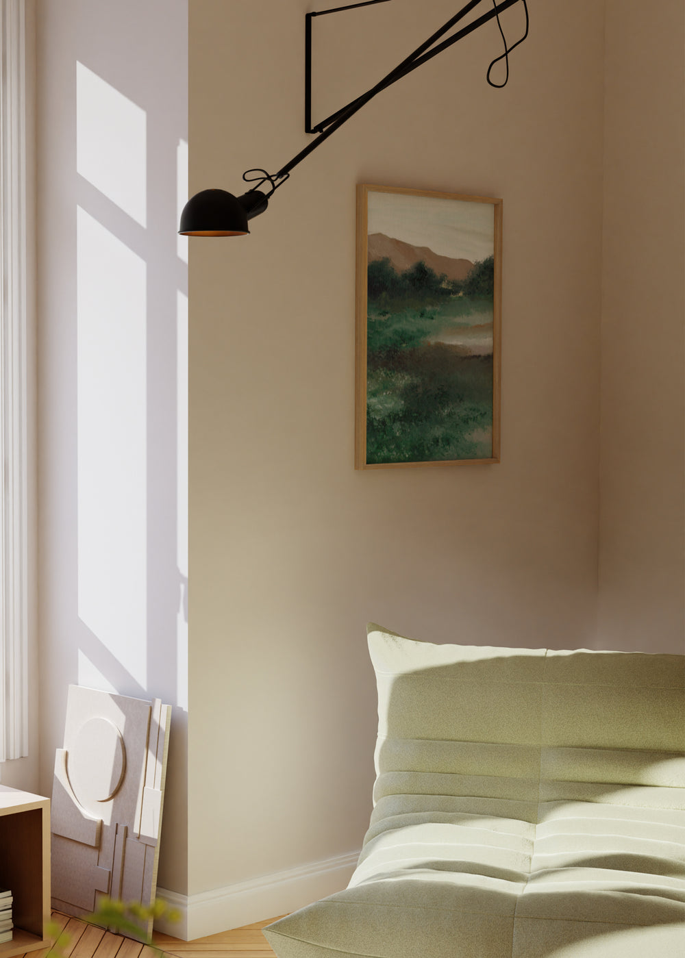 Quadro emoldurado de paisagem com prado verde, árvores escuras, colinas bege, céu claro e estilo natural em tons suaves e equilibrados. Disponível em kudeko.com