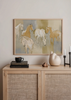 Cuadro decorativo de estilo orgánico y sereno colocado en salón, manada de caballos en acuarela suave, modelo Graceful Horse Herd