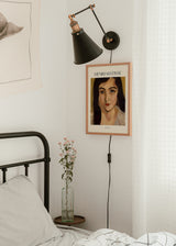 Cuadro decorativo de estilo sereno y abstracto colocado en salón, retrato femenino artístico vintage, modelo Lorette