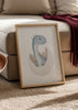 Cuadro decorativo de estilo tonos_pastel y ilustración colocado en habitación infantil, dinosaurio azul infantil saliendo del cascarón, modelo Dinosaurio Azul Infantil II