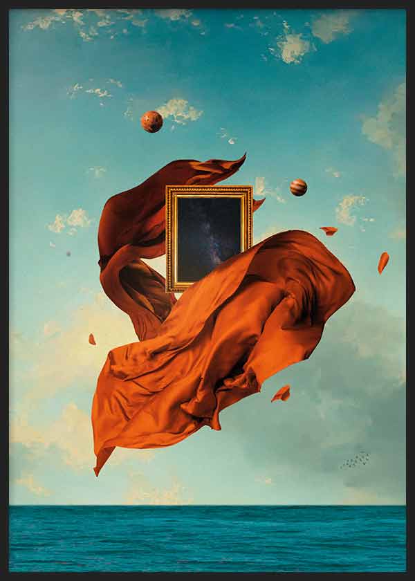 Wandbild mit schwebendem Stoff in Terrakotta, goldenem Rahmen, blauem Meer, türkisfarbenem Himmel, leichten Wolken und kleinen Planeten im surrealen Illustrationsstil. Erhältlich auf kudeko.com
