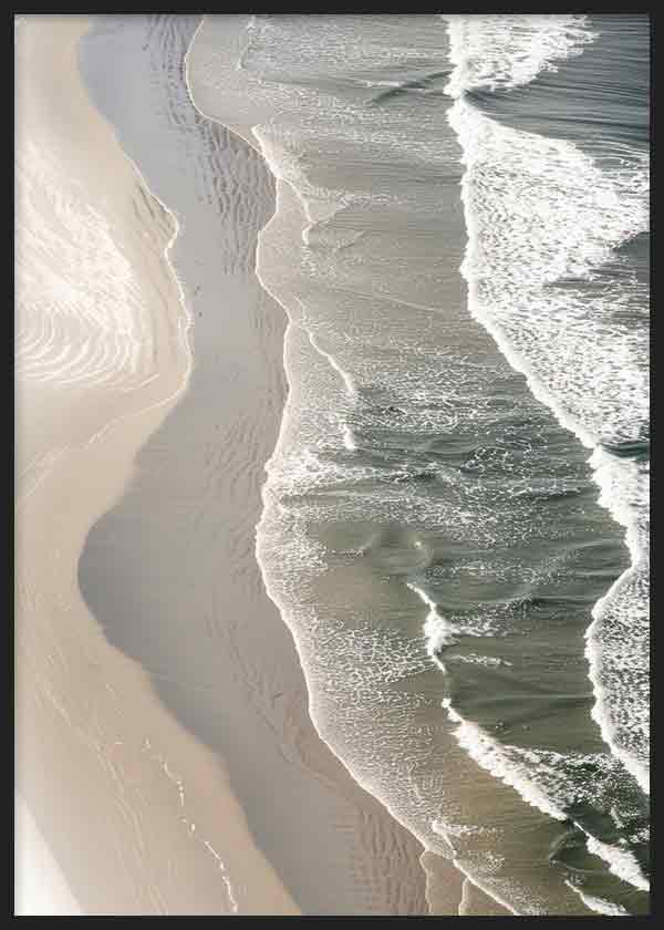 Cuadro fotográfico vista aérea olas rompiendo en orilla de playa - kudeko.com