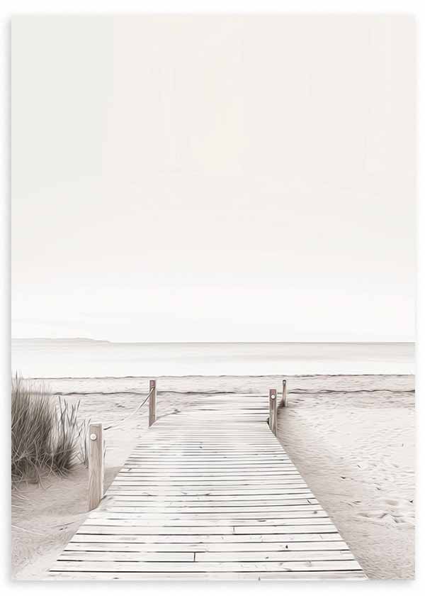 Cuadro de muelle de madera sobre playa tranquila con arena clara, mar sereno, horizonte suave y tonos beige, blancos y grises, de estilo naturaleza y paisajes. Disponible en kudeko.com