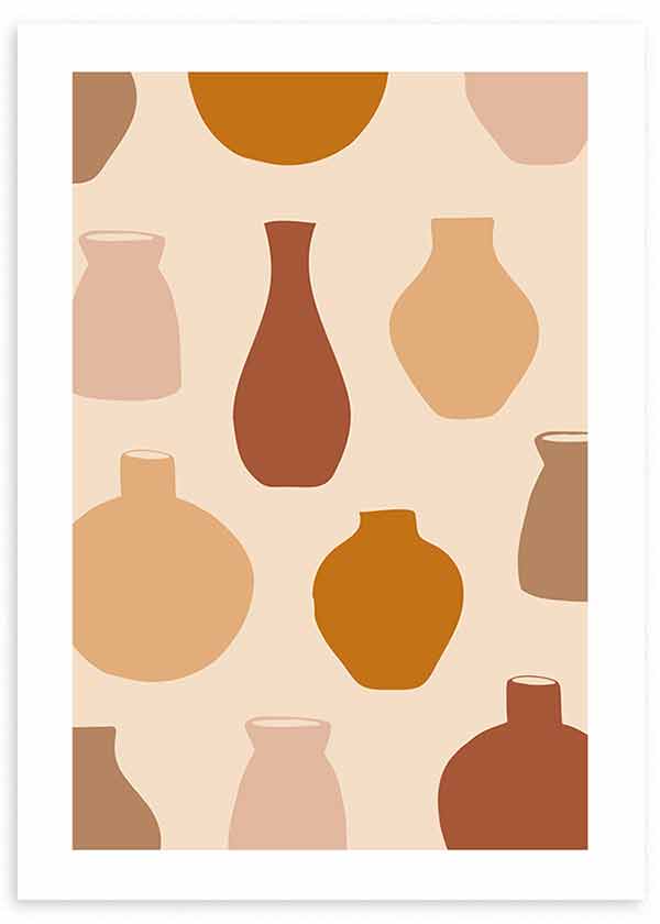 Quadro emoldurado com composição de jarros e vasos de formas orgânicas, em terracota, bege, areia e castanho suave sobre fundo creme, de estilo minimalista. Disponível em kudeko.com