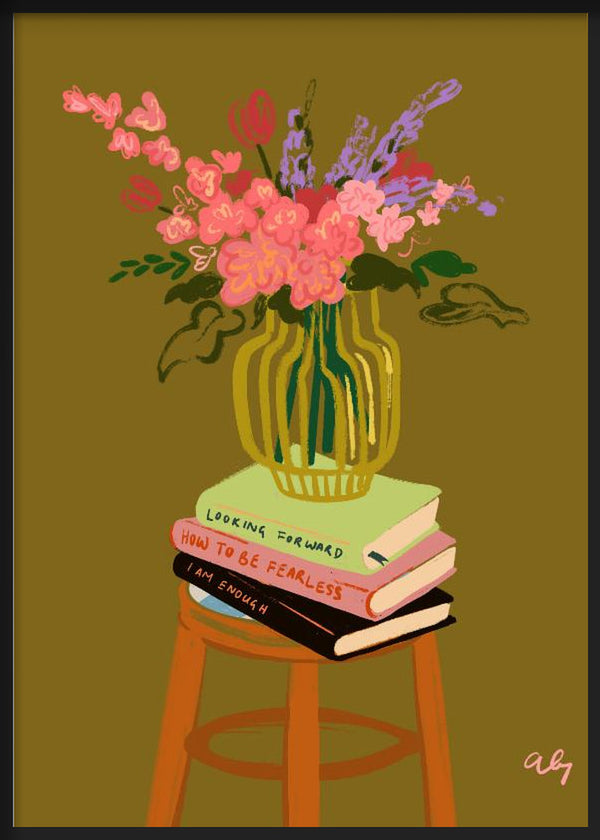 Quadro com jarra às riscas amarelas e verdes, flores rosa e lilás, livros empilhados sobre banco de madeira, fundo ocre e estilo de ilustração contemporâneo. Disponível em kudeko.com