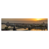 Tableau horizontal de Budapest au crépuscule avec le pont des Chaînes, le Danube, des bâtiments historiques, des reflets dorés, des tons beige, gris et bleu doux, dans un style urbain raffiné. Disponible sur kudeko.com