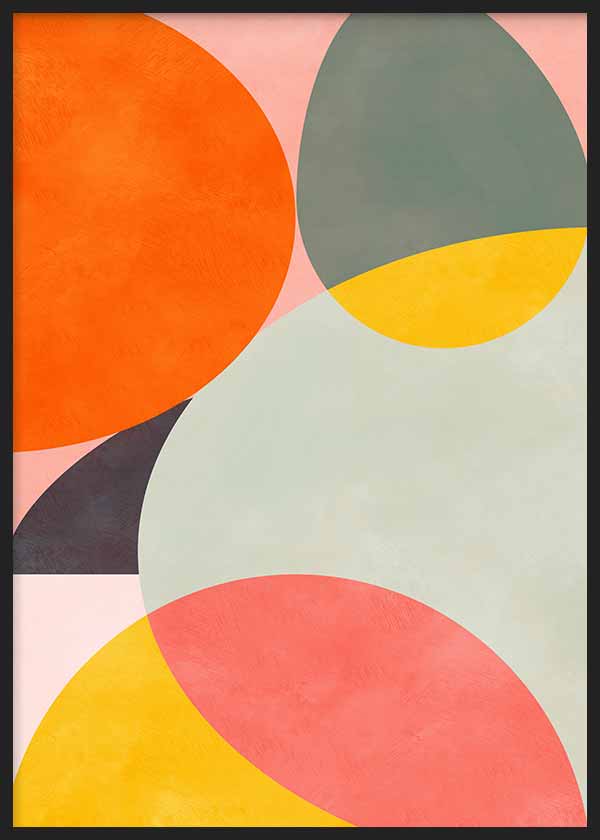 Gerahmtes abstraktes Wandbild mit ovalen Formen und überlagerten Kurven in Orange, Senfgelb, Korallrosa, Graugrün und Beige, im zeitgenössischen Stil. Erhältlich auf kudeko.com