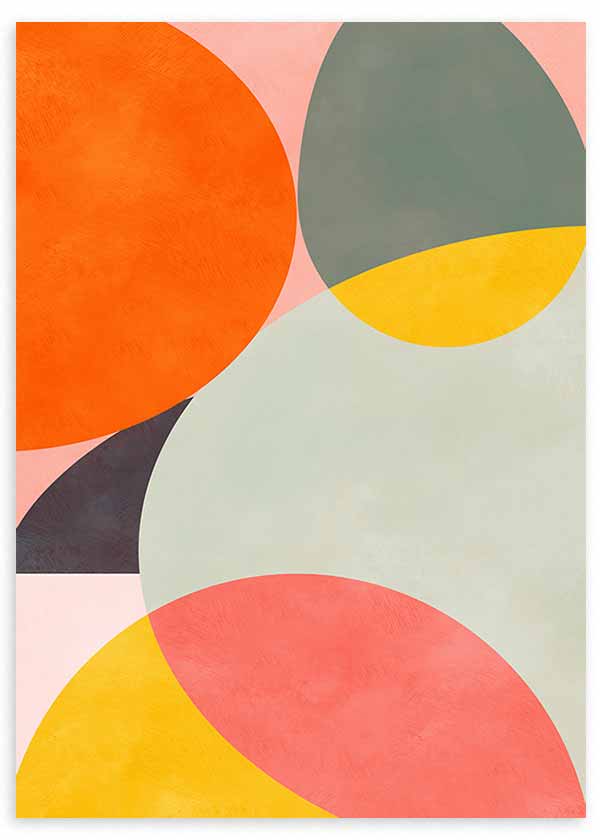 Tableau abstrait encadré avec formes ovales et courbes superposées en orange, jaune moutarde, rose corail, vert grisé et beige doux, style contemporain. Disponible sur kudeko.com
