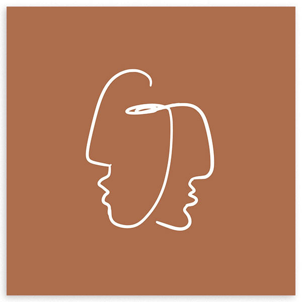 Cuadro cuadrado con dos rostros abstractos de línea blanca continua sobre fondo terracota cálido, composición limpia y estilo minimalista. Disponible en kudeko.com