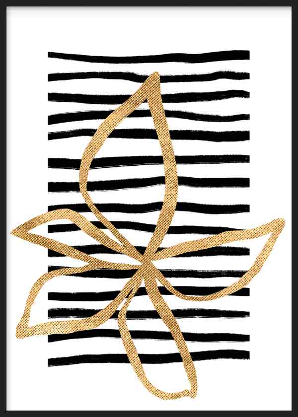 Gerahmtes Wandbild mit großer goldener Linienblüte, unregelmäßigen schwarzen Streifen, weißem Hintergrund und minimalistischem zeitgenössischem Stil. Erhältlich auf kudeko.com