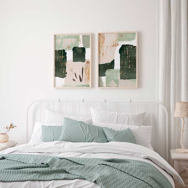 Conjunto de dos cuadros con formas abstractas superpuestas, texturas en verde salvia, negro, beige y rosa empolvado, de estilo abstracto. Disponible en kudeko.com