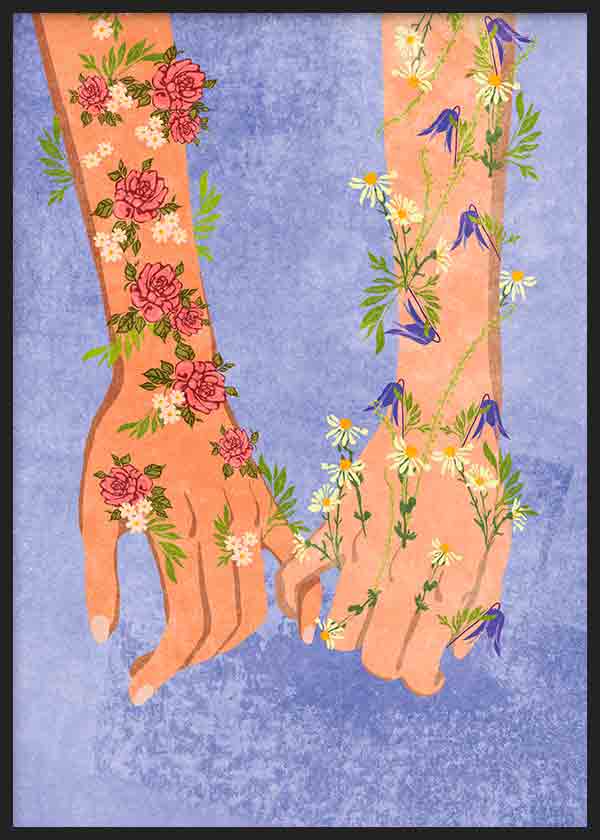 Wandbild mit zwei ineinander verschränkten Händen, rosa Blumen, weißen Margeriten, blauen Glockenblumen, sanft blauem Hintergrund und poetischem Illustrationsstil. Erhältlich auf kudeko.com