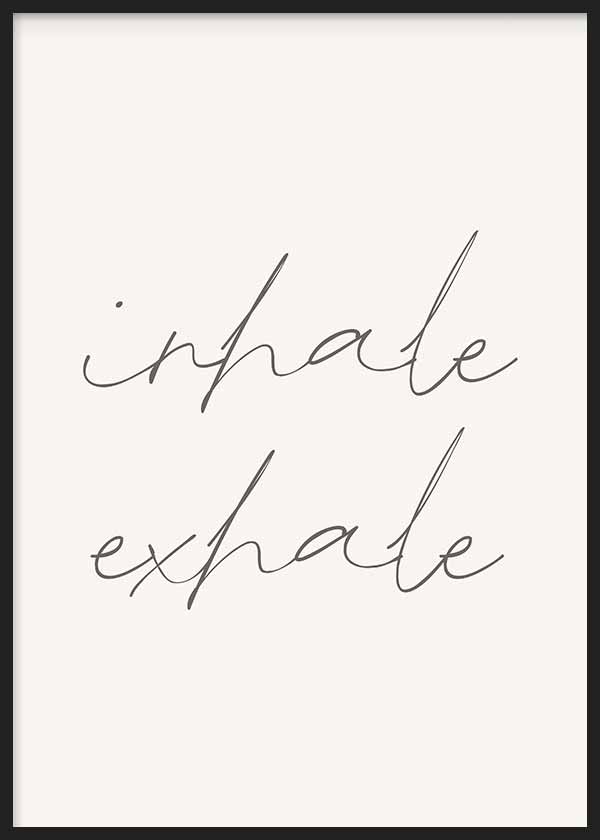 Cuadro con frase "Inhale Exhale" con fondo beige, estilo nórdico. Una obra relajante para colgar en cualquier estancia de la casa.