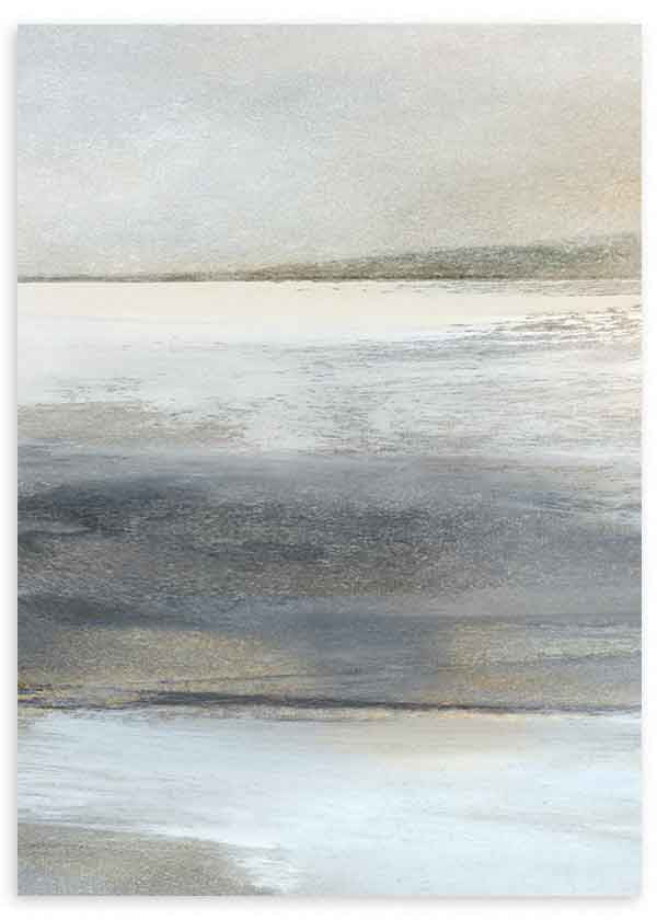 Tableau avec paysage abstrait à horizon brumeux, eau calme, tons gris, beige, blanc cassé et touches dorées, dans un style nature et paysage encadré. Disponible sur kudeko.com