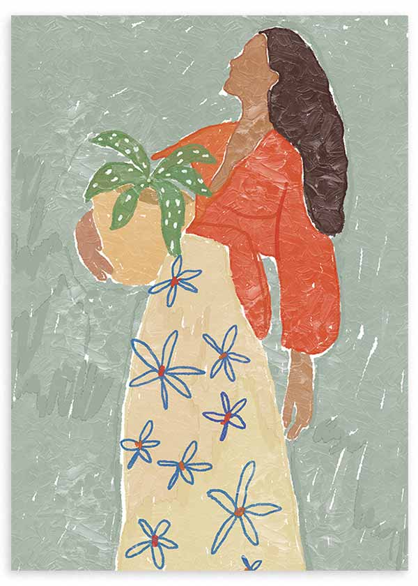 Tableau encadré avec femme de profil tenant une plante en pot, fond bleu gris doux, robe crème à fleurs bleues, blouse terracotta, style illustration décorative. Disponible sur kudeko.com
