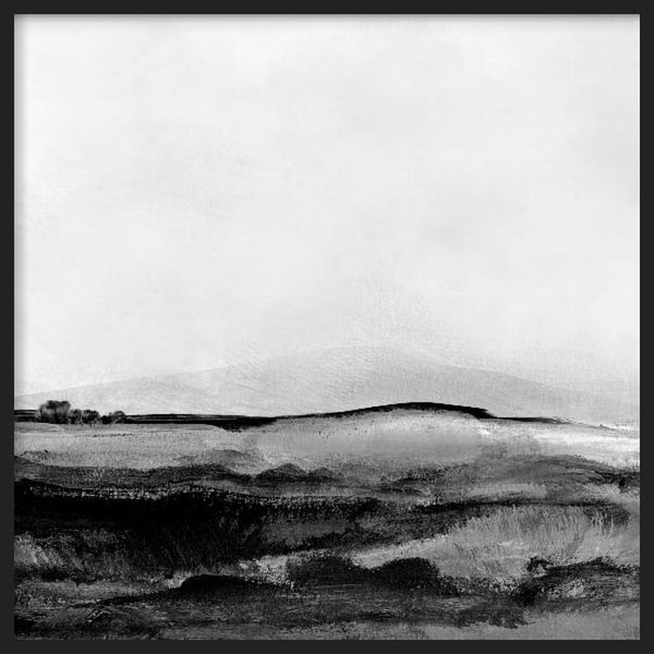 Cuadro cuadrado con paisaje abstracto de colinas difusas, horizonte sereno y tonos blanco, gris y negro, de estilo abstracto. Disponible en kudeko.com