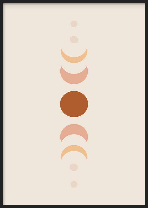 Cuadro con composición de fases lunares en círculos y medias lunas, tonos terracota, rosa suave, beige y melocotón, de estilo minimalista. Disponible en kudeko.com