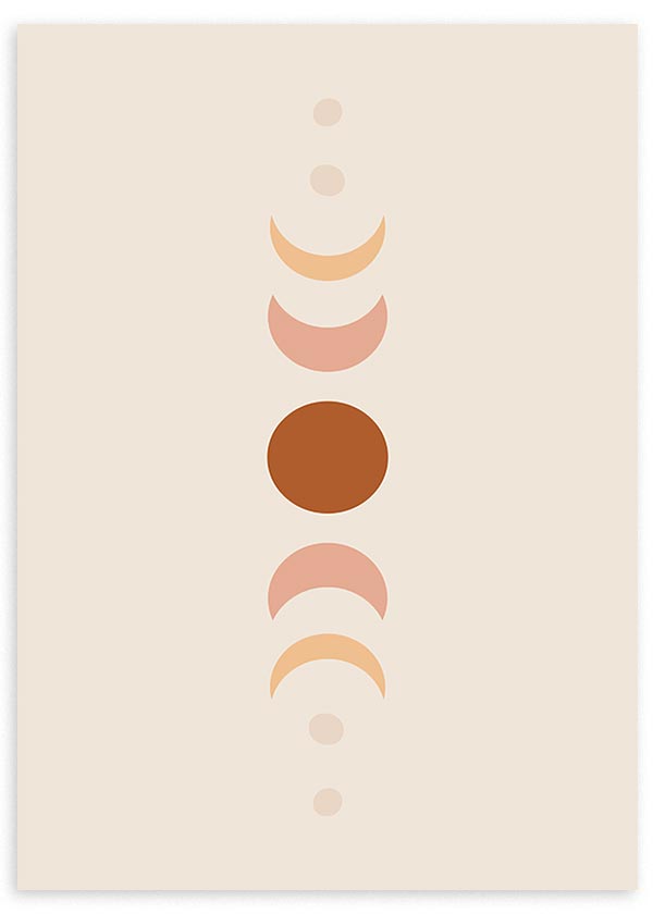 Cuadro con composición de fases lunares en círculos y medias lunas, tonos terracota, rosa suave, beige y melocotón, de estilo minimalista. Disponible en kudeko.com