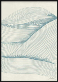Wandbild mit feinen geschwungenen Linien in Graublau auf elfenbeinfarbenem Hintergrund, abstraktem Motiv und minimalistischem Stil für eine ruhige ausgewogene Wandgestaltung. Erhältlich auf kudeko.com