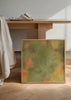 Tableau carré avec composition abstraite de formes organiques en vert olive, sauge, beige et terracotta, au style abstrait doux et équilibré. Disponible sur kudeko.com