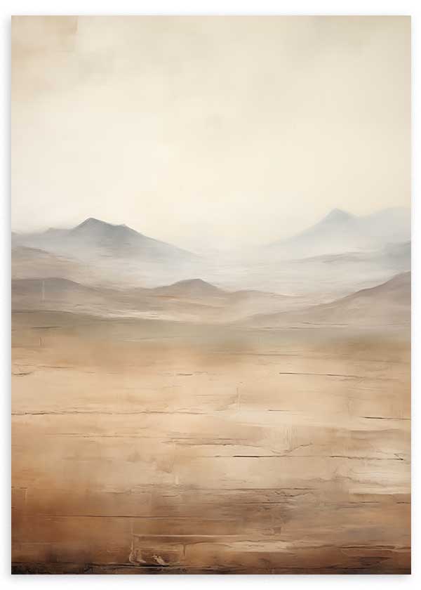 Quadro emoldurado de paisagem com montanhas enevoadas e planície ampla, em tons de areia, bege, cinzento suave e castanho claro, de estilo natureza e paisagem. Disponível em kudeko.com