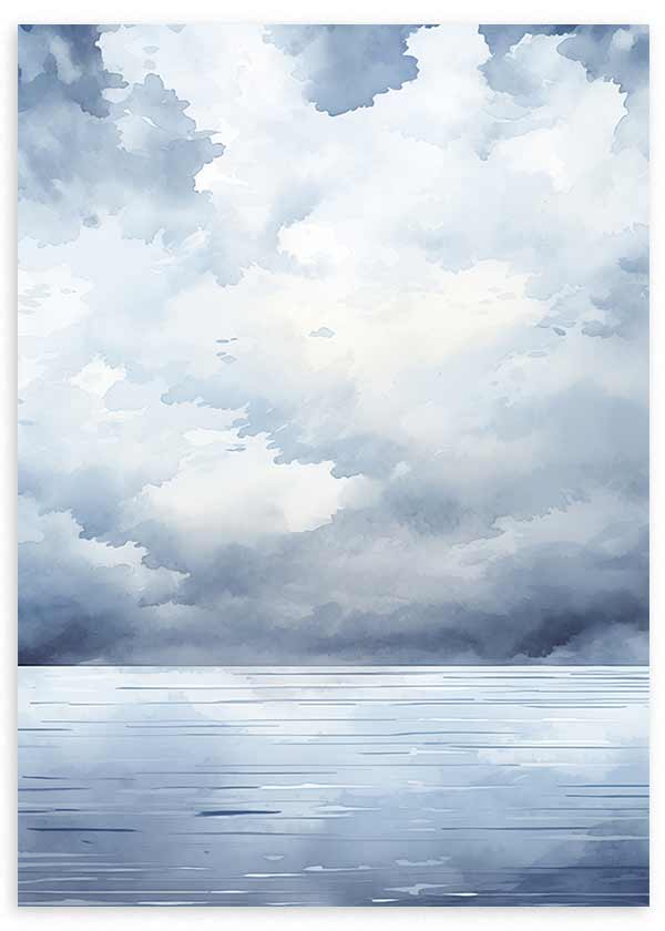 Wandbild mit bewölktem Himmel über ruhigem Wasser in Blaugrau, Weiß und kühlen Farbabstufungen, im klaren Natur- und Landschaftsstil für helle Wohnräume. Erhältlich auf kudeko.com