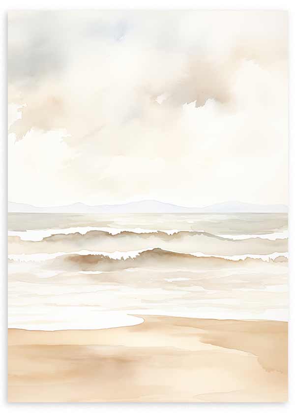Gerahmtes Wandbild mit ruhiger Strandszene, sanften Wellen, beigem Sand, diesigem Himmel und verschwommenem Horizont in Creme, Hellgrau und Sandtönen, im Natur- und Landschaftsstil. Erhältlich auf kudeko.com