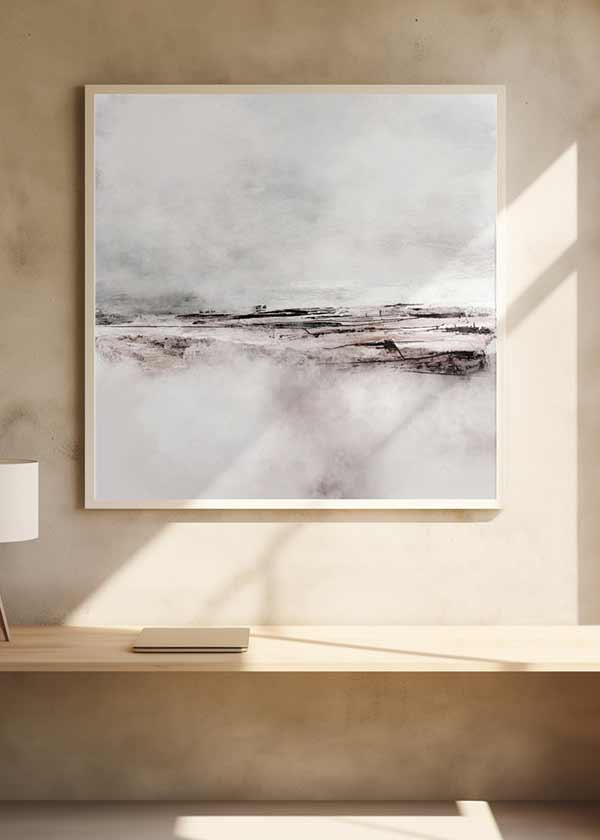 Quadratisches Wandbild mit abstrakter nebliger Landschaft, schwarzem horizontalem Streifen, weiß-grauem Hintergrund und sanfter Komposition im zeitgenössischen Stil. Erhältlich auf kudeko.com
