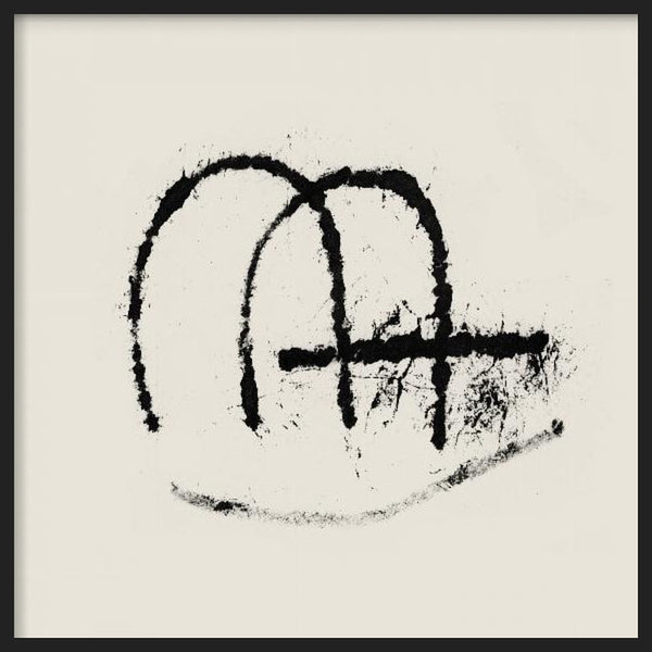 Cuadro cuadrado con arcos negros superpuestos, línea horizontal intensa, fondo crema y composición abstracta de contraste sobrio y contemporáneo. Disponible en kudeko.com