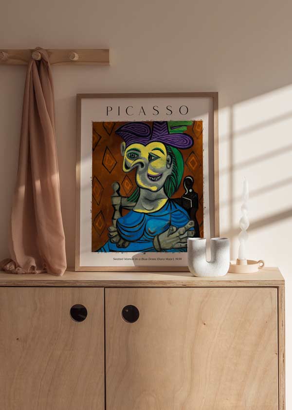 Tableau inspiré de l'œuvre de Picasso, Femme assise en robe bleue