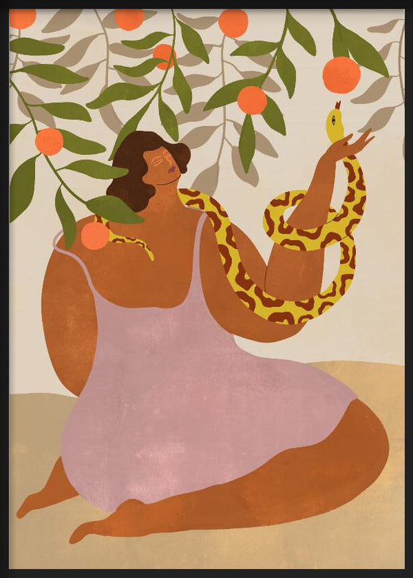 Gerahmtes Wandbild mit sitzender Frau zwischen Orangenzweigen, Orangen, gelber gefleckter Schlange, Erdtönen, Olivgrün, Creme und Altrosa, im symbolischen Illustrationsstil. Erhältlich auf kudeko.com
