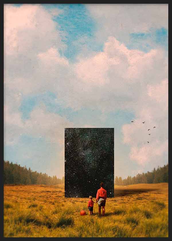 Cuadro con adulto y niño frente a un portal estrellado en campo dorado, cielo azul con nubes suaves y aire surrealista, de estilo ilustración. Disponible en kudeko.com