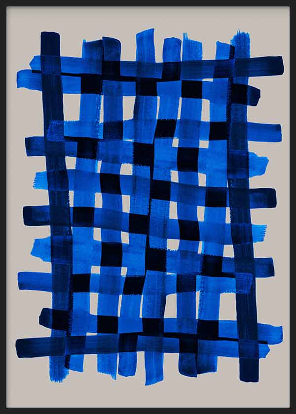 Cuadro con retícula abstracta de franjas entrelazadas en azul eléctrico, azul cobalto y azul marino sobre fondo claro, de estilo abstracto. Disponible en kudeko.com