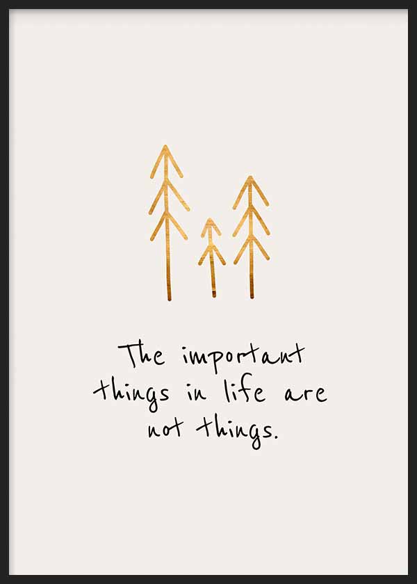 Cuadro con frase inspiradora en inglés, tres árboles dorados sobre fondo blanco y tipografía manuscrita negra, de estilo con frases. Disponible en kudeko.com
