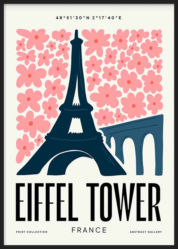 Cuadro con la Torre Eiffel azul oscuro, flores rosas grandes, fondo claro y composición gráfica de inspiración parisina en estilo vintage. Disponible en kudeko.com