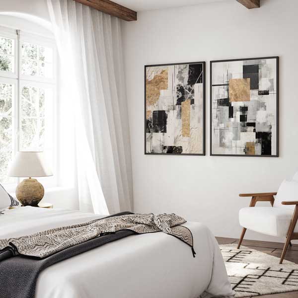 Conjunto de dos cuadros con composición abstracta de bloques negros, blancos, grises y detalles dorados, con líneas finas y contraste moderno de estilo abstracto. Disponible en kudeko.com