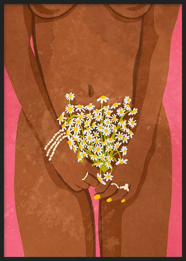 Cuadro con figura femenina en tonos marrones, fondo rosa intenso y ramo de margaritas blancas con detalles amarillos, de estilo ilustración. Disponible en kudeko.com