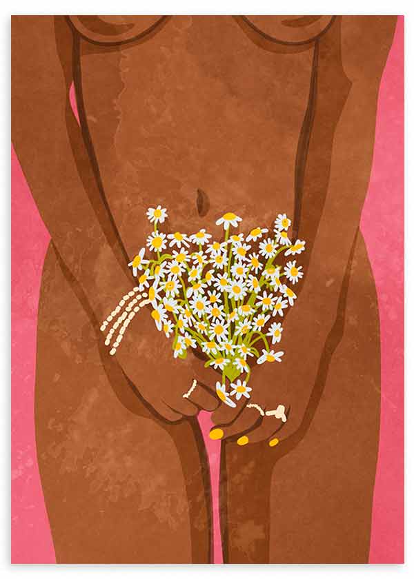 Cuadro con figura femenina en tonos marrones, fondo rosa intenso y ramo de margaritas blancas con detalles amarillos, de estilo ilustración. Disponible en kudeko.com