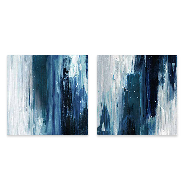 Conjunto de dois quadros com composição abstrata em azul índigo, branco, cinzento e preto, com formas fluidas, faixas verticais e estilo contemporâneo equilibrado. Disponível em kudeko.com