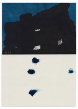 Lámina decorativa sin marco de estilo minimalista y blanco_y_negro, composición abstracta en azul y negro, modelo Indigo Ink Abstract
