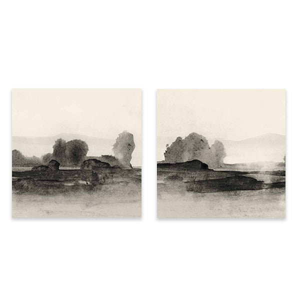 Conjunto de dos cuadros con paisaje de árboles, colinas suaves y terreno difuminado en tonos negro, gris y beige, de estilo naturaleza y paisajes. Disponible en kudeko.com