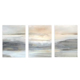 Conjunto de tres cuadros con paisaje abstracto de horizonte suave, agua y tierra en tonos beige, gris, blanco y matices dorados, de estilo abstracto. Disponible en kudeko.com