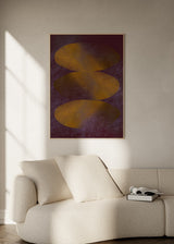 Cuadro abstracto con formas ovaladas doradas sobre fondo granate, en marco negro, kudeko.com
