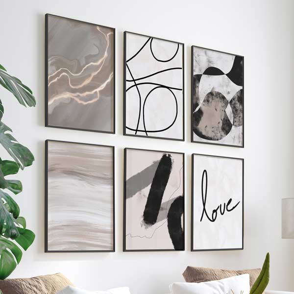 Set aus sechs Wandbildern mit abstrakten Formen, schwarzen Linien, beigen und taupegrauen Texturen, moderner Komposition in neutralen Farbtönen und typografischem Detail love im abstrakten Stil. Erhältlich auf kudeko.com